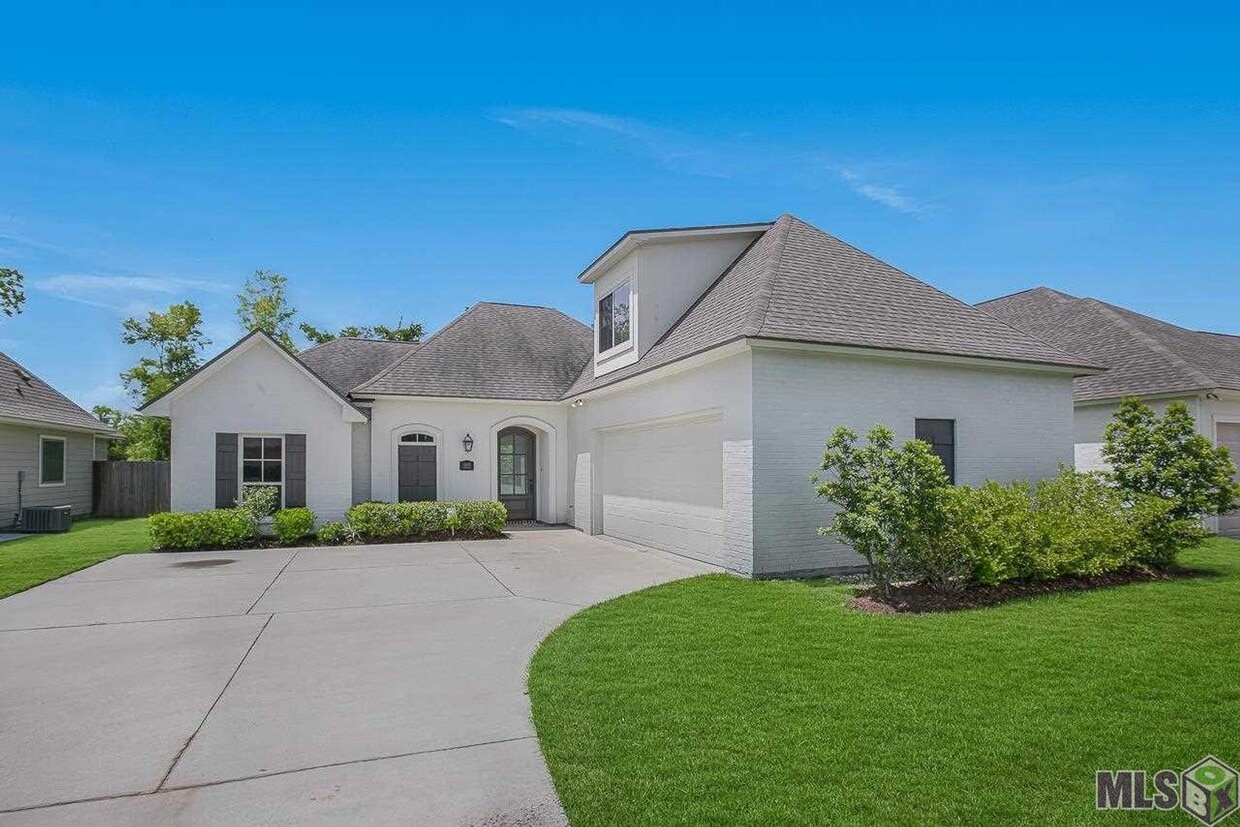 Primary Photo - Trendy 4 bedroom, 2 bath home in coveted D...