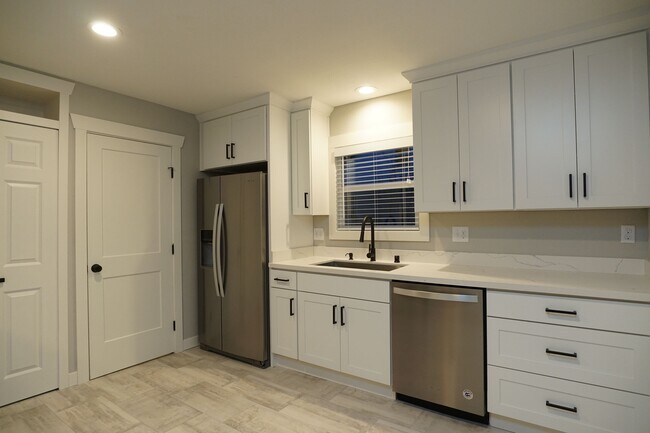 Foto del edificio - 1516 San Francisco Ave NE