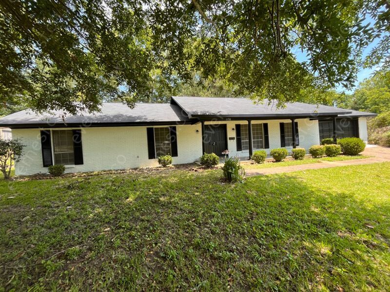 1158 Greenbriar St, Jackson, MS 39211 House for Rent in Jackson, MS