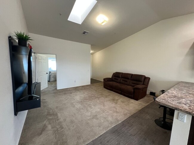 Building Photo - 3 BEDROOM HOME WITH SOLAR IN DESERT SKY!