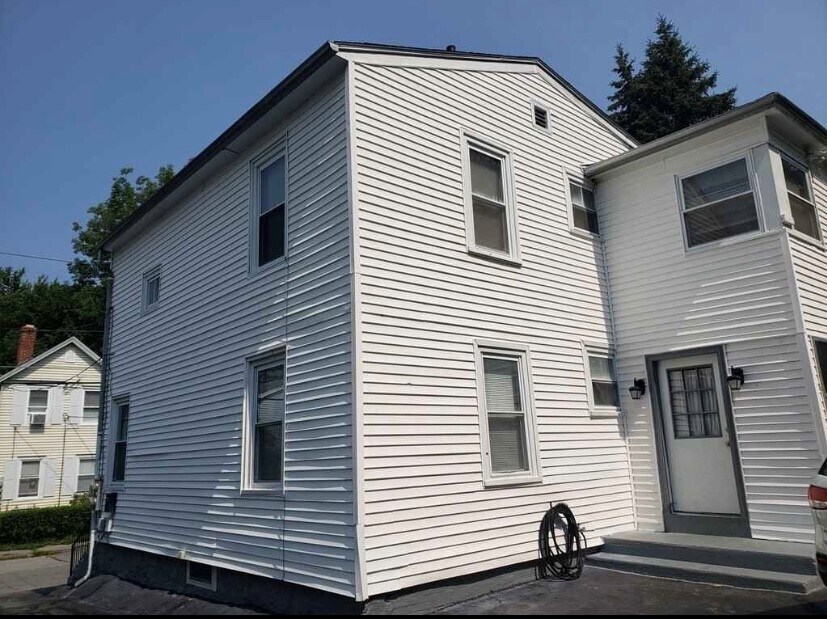 Primary Photo - 14 Goddard St