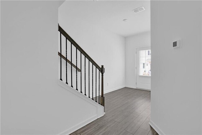 Building Photo - 2723 The Ln NE