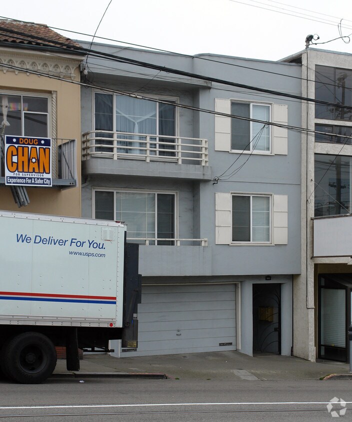 Building Photo - 643 Taraval St