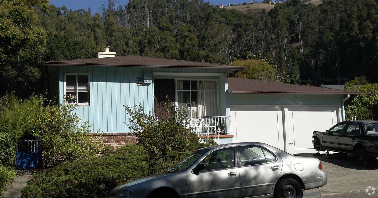 Foto del edificio - 4107-4109 Keller Ave