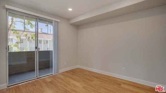 Foto del edificio - 5557 W 6th St