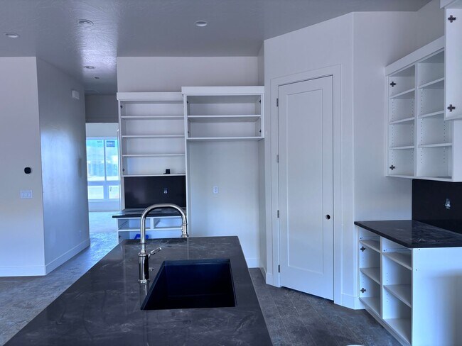 Foto del edificio - Brand New Ivory Home close to Sand Hollow