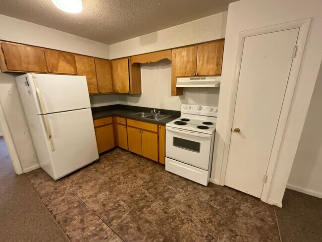 Building Photo - Recently renovated apartment in Chipley