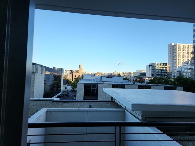 Foto del edificio - 425 W Beech St