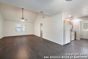 Foto del edificio - 2244 Eastman Ave