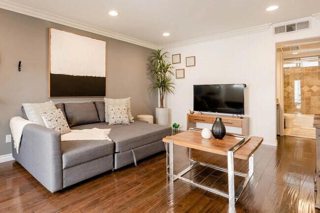 Foto del edificio - 4466 Coldwater Canyon Ave