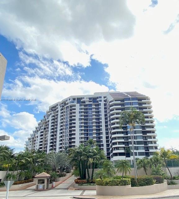Building Photo - 520 Brickell Key Dr