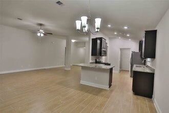 Building Photo - 300 Terra Vis Cir