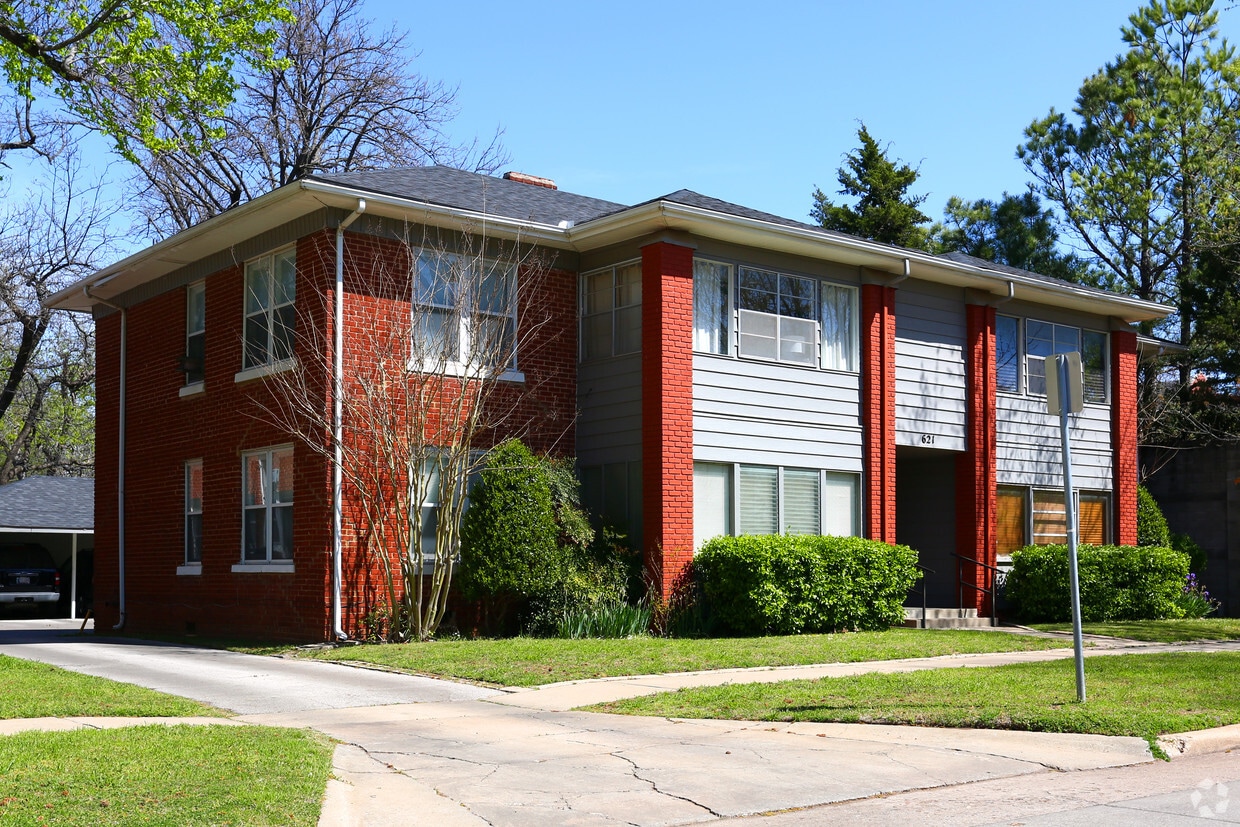 Building Photo - 643 Chautauqua Ave