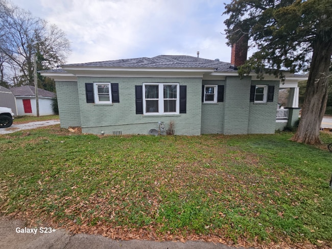 Building Photo - 1933 Nance St