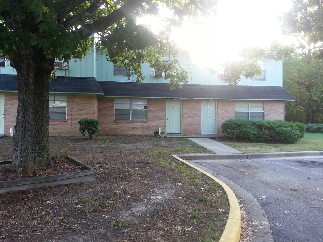 Building Photo - Chester Manor Apartments