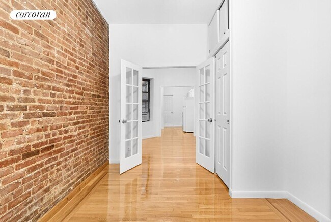 Building Photo - 28 Perry St