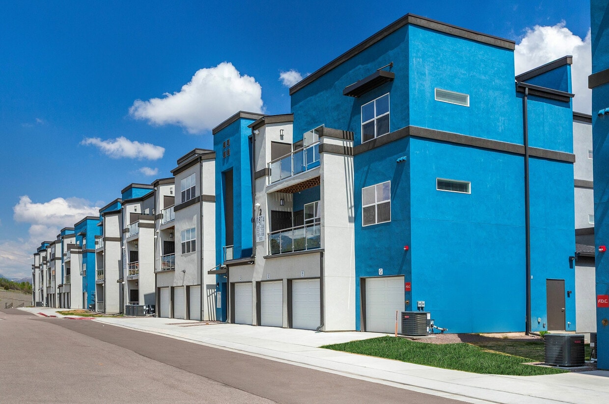 Building Photo - Pueblo Springs