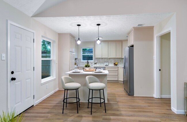 Foto del edificio - 13806 Wickersham Ln