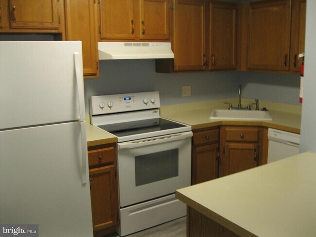 Building Photo - 2912B Auburn Ct