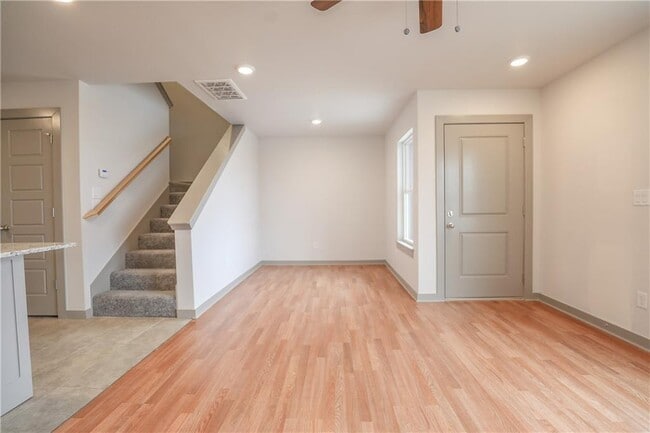 Building Photo - 3412 SW Vel Mews