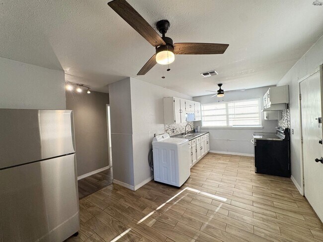 Foto del edificio - 1504 Red Fox Rd