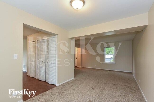 Foto del edificio - 990 Chelsea Ln