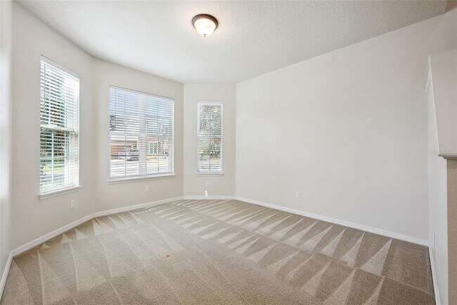 Foto del edificio - 1310 Oakcrest Ct