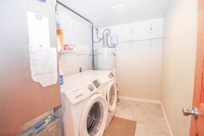 Foto del edificio - 123 239th Pl SW