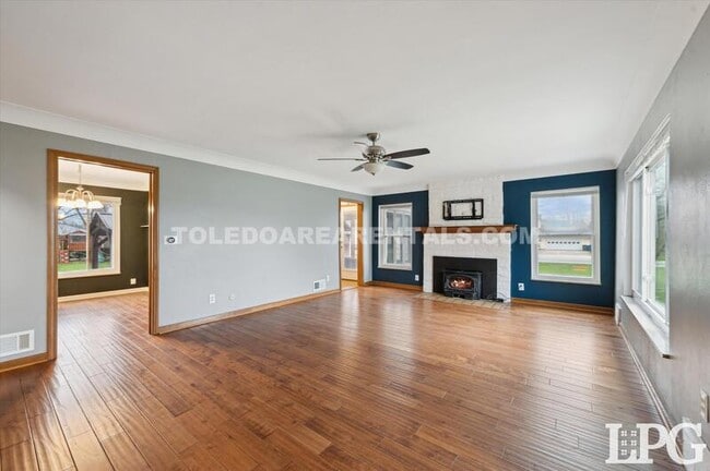 Building Photo - 391 Perry Dr