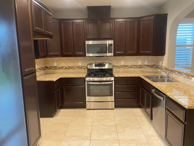 Building Photo - Available Now! 3 Bedroom 2 Bathroom home S...
