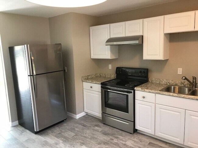 Foto del edificio - 863 Meadowlark Circle