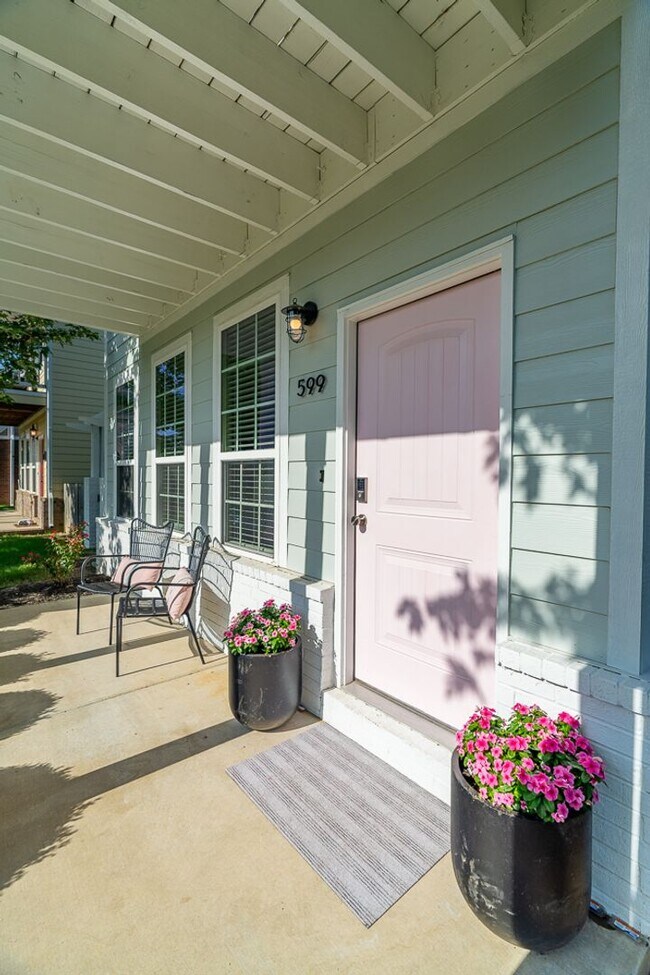 Foto del edificio - Beautiful 4 bedroom, 3.5 bathroom home in ...