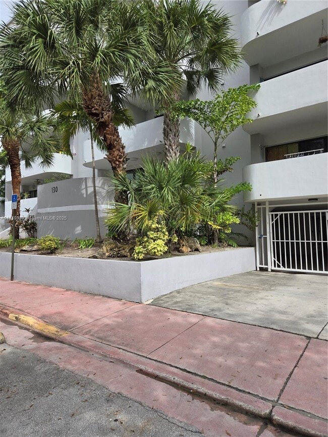 Building Photo - 130 S Shore Dr