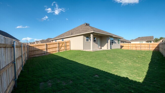 Foto del edificio - 8223 Bluefield Dr