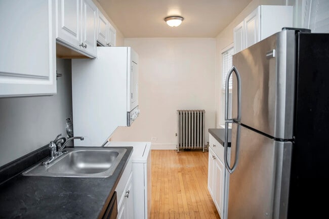 Building Photo - 4208 N Clark St