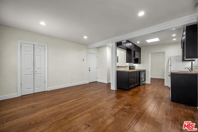 Foto del edificio - 947 Hilldale Ave