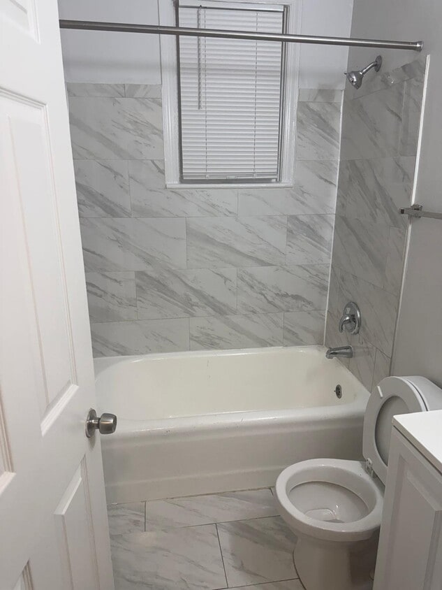 Foto principal - 4824 New Hampshire Ave NW