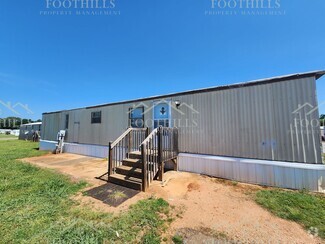 Building Photo - 153 Lemans Dr