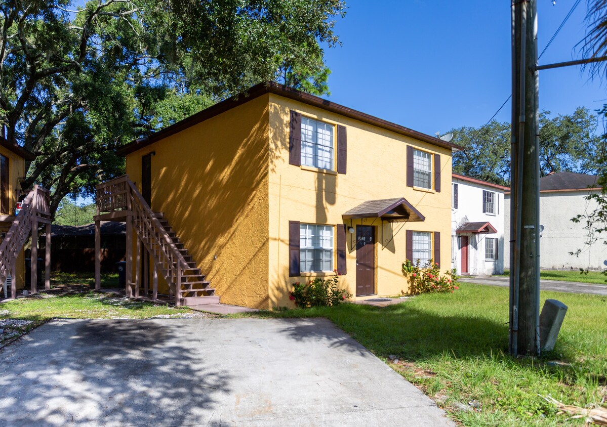 Building Photo - 3826 Lakeshore Dr