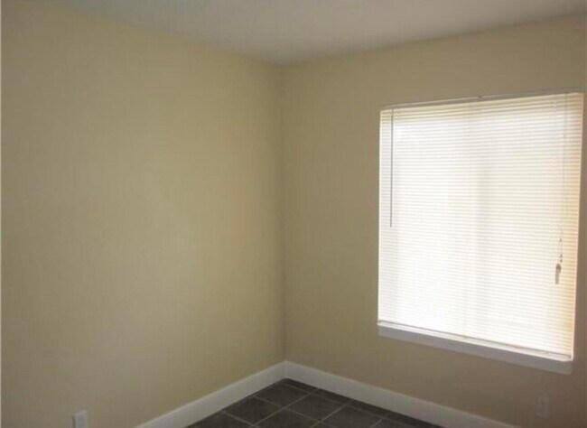 Building Photo - 4215 S 57th Ave