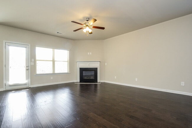 Building Photo - 216 Sleepy Way