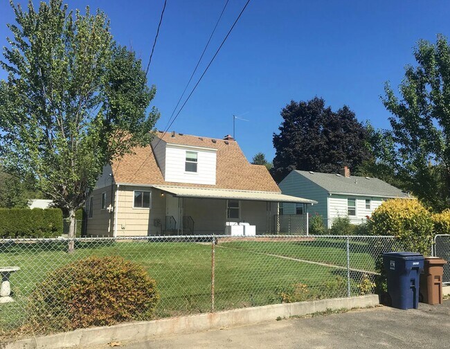 Foto del edificio - 2827 W Sanson Ave