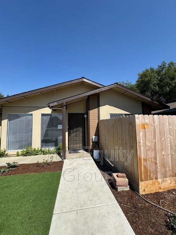 Building Photo - 2028 S Tracy Ct