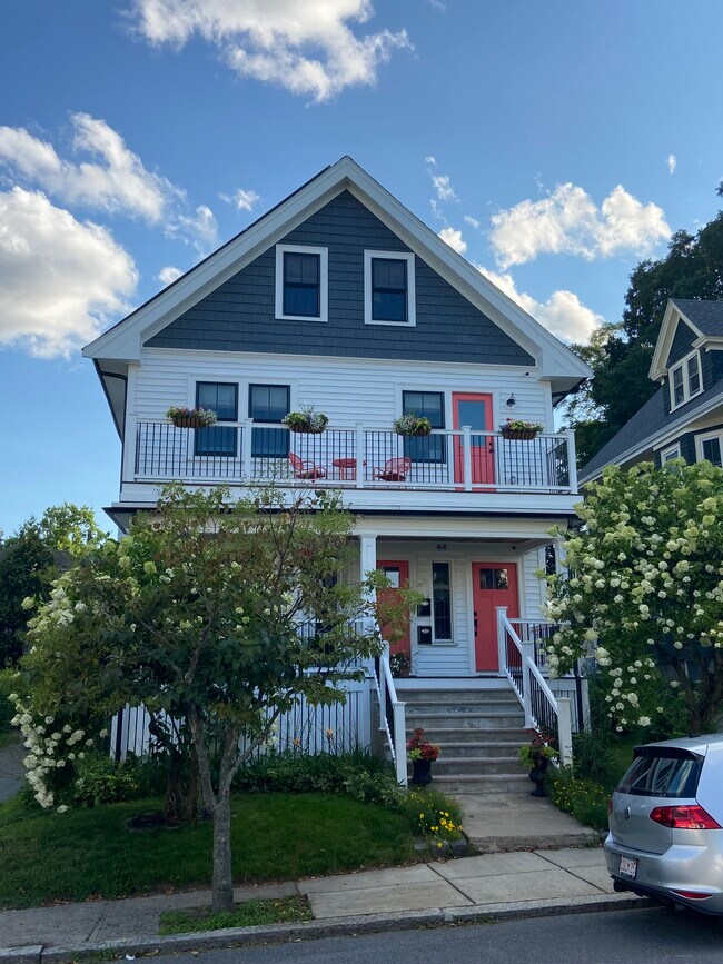 Building Photo - 44 Bradfield Ave