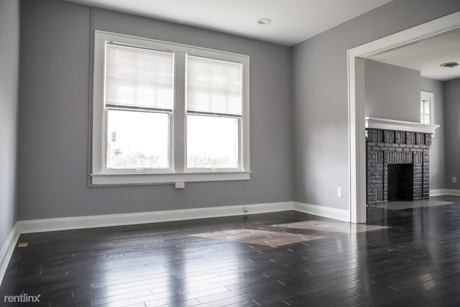 Building Photo - Studio, 1 bath 4plex - 9 E Como Ave