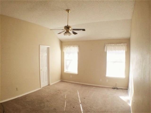 Foto del edificio - 2508 Whispering Oaks