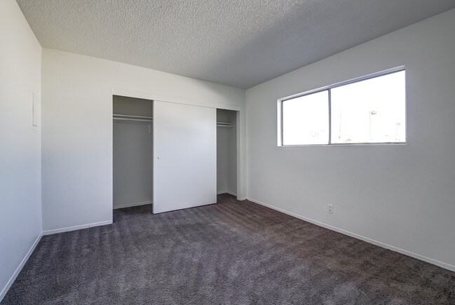 Foto del edificio - 2556-2576 Van Patten St