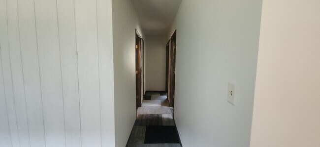Building Photo - 625 9th St N