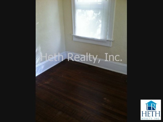 Foto del edificio - 2047 Myra St