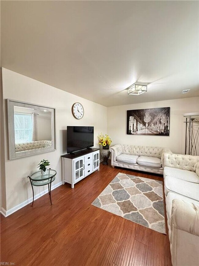 Foto del edificio - 3 Bed 1.5 Bath Townhouse